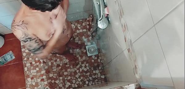  Vends-ta-culotte - Voyeur - Française Tatouée sous la Douche - Holly.Kinky